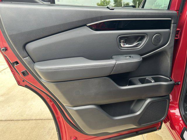 new 2025 Honda Pilot car, priced at $48,499