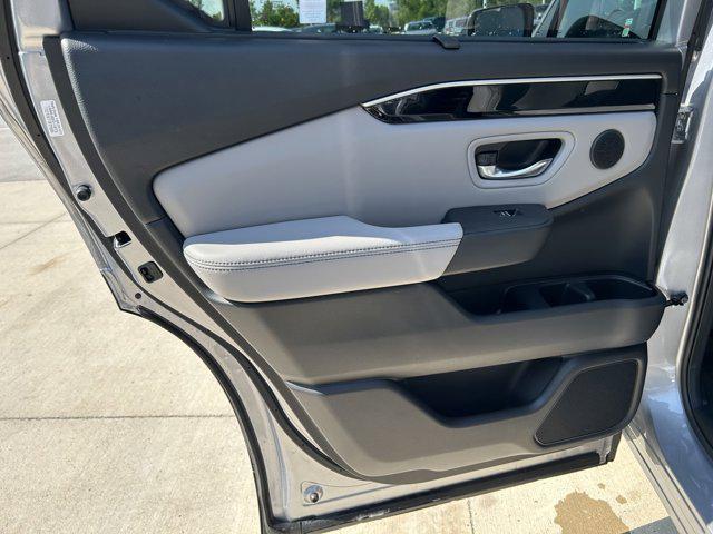 new 2025 Honda Pilot car, priced at $49,469