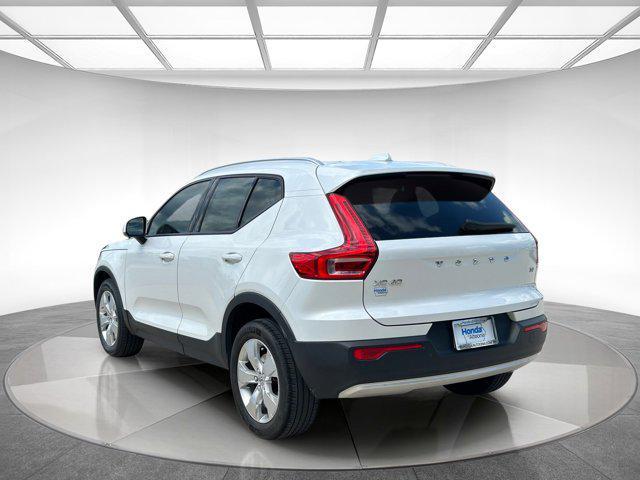used 2022 Volvo XC40 car, priced at $25,750