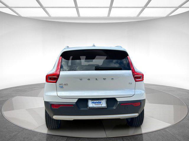 used 2022 Volvo XC40 car, priced at $25,750