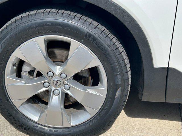 used 2022 Volvo XC40 car, priced at $25,750