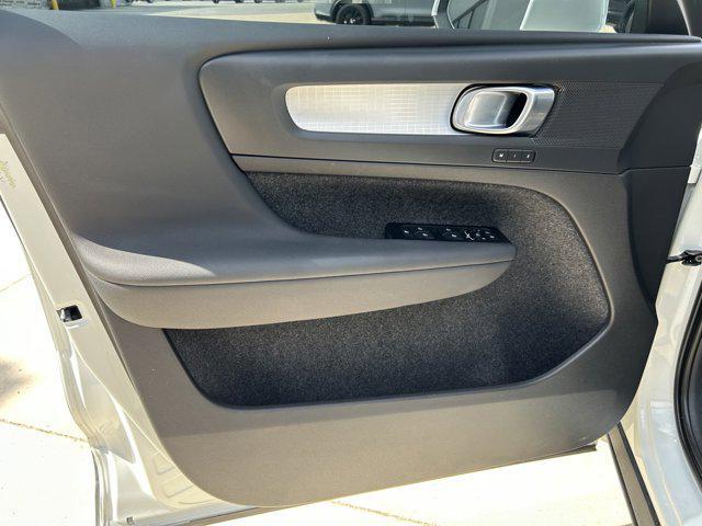 used 2022 Volvo XC40 car, priced at $25,750