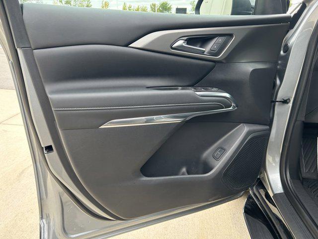 used 2024 Chevrolet Traverse car, priced at $39,802