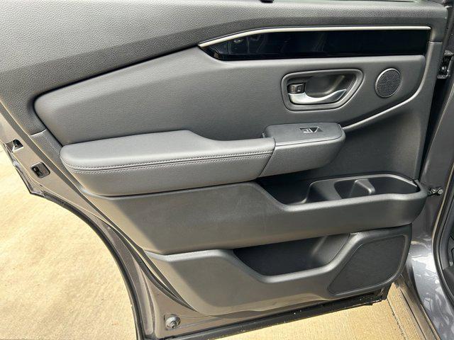 new 2025 Honda Pilot car, priced at $52,264