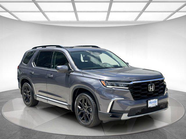 new 2025 Honda Pilot car, priced at $55,684