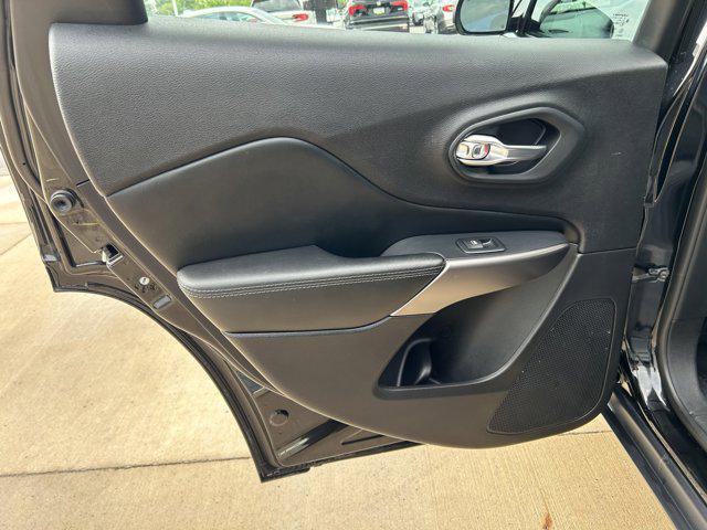 used 2019 Jeep Cherokee car, priced at $15,895