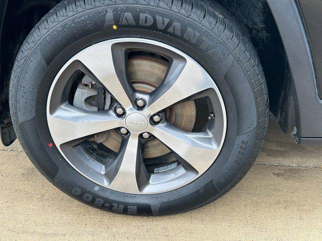 used 2019 Jeep Cherokee car, priced at $15,895