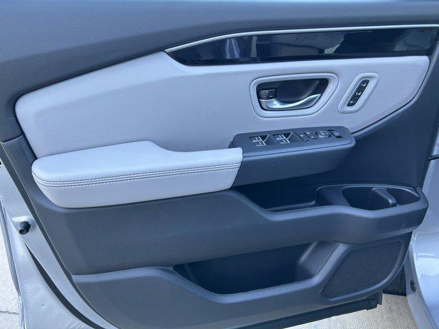 new 2025 Honda Pilot car, priced at $49,169
