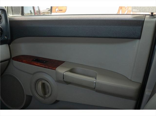 used 2006 Jeep Commander car, priced at $5,999