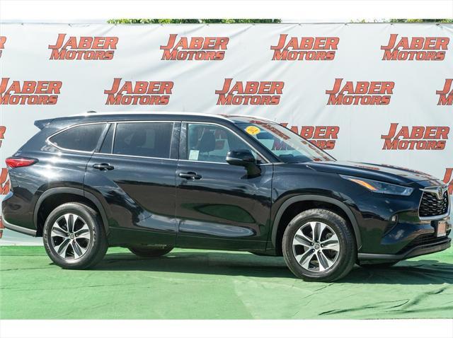 used 2022 Toyota Highlander car, priced at $33,999