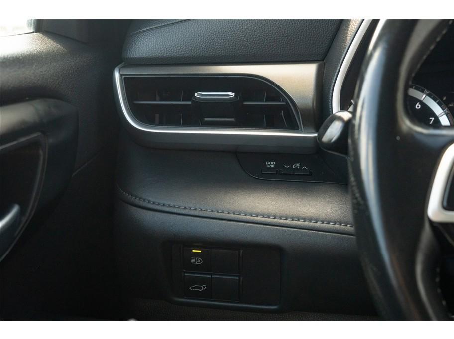 used 2022 Toyota Highlander car, priced at $30,777