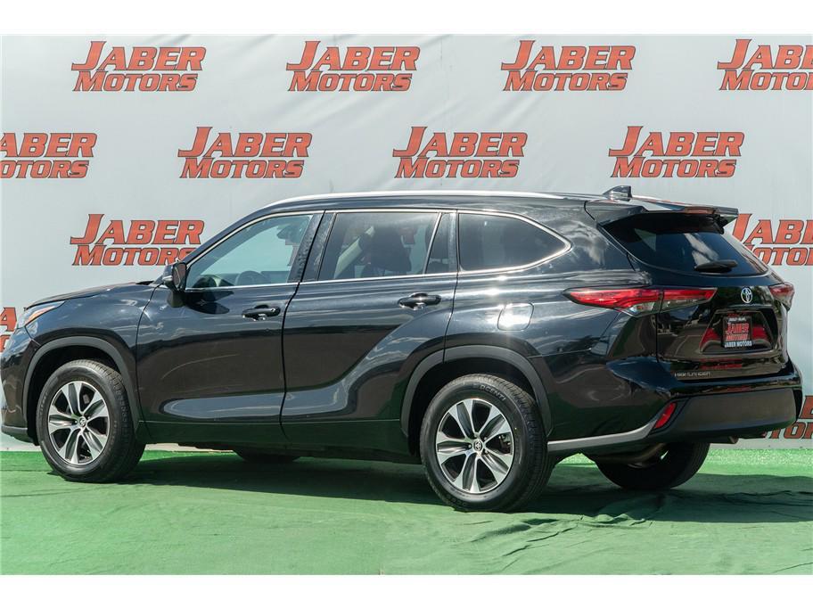 used 2022 Toyota Highlander car, priced at $30,777