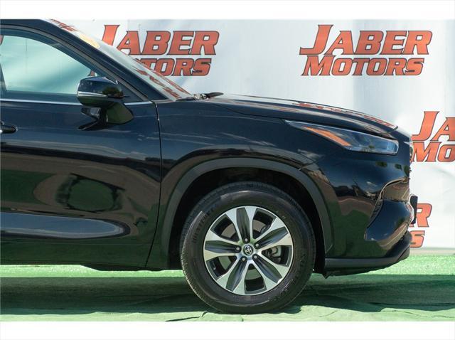 used 2022 Toyota Highlander car, priced at $33,999