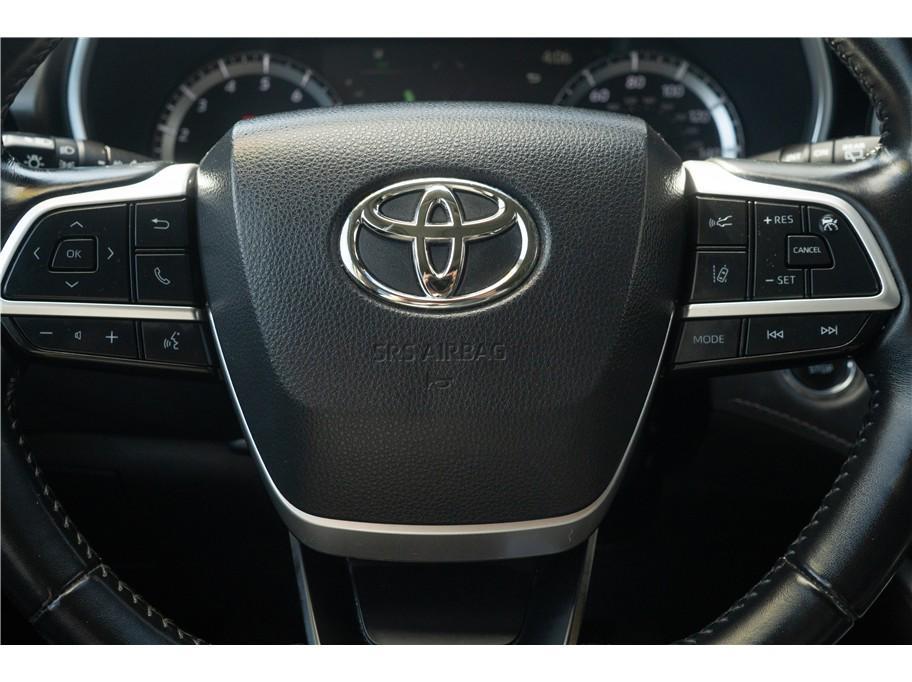 used 2022 Toyota Highlander car, priced at $30,777