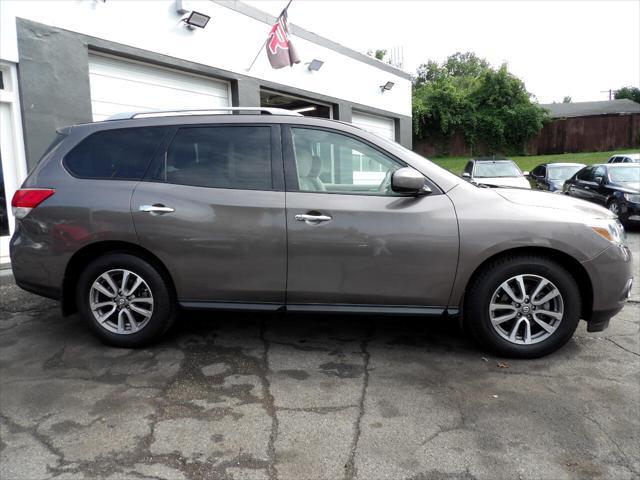 used 2014 Nissan Pathfinder car, priced at $9,995