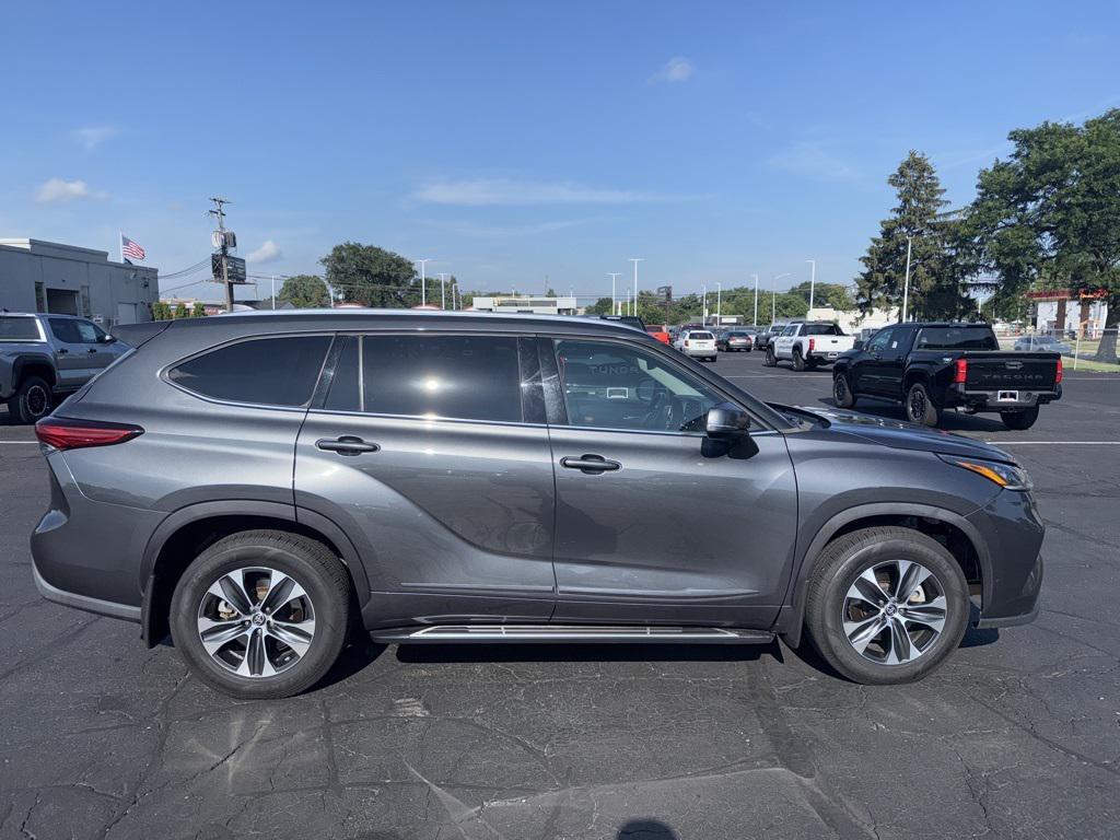 used 2020 Toyota Highlander car, priced at $27,999