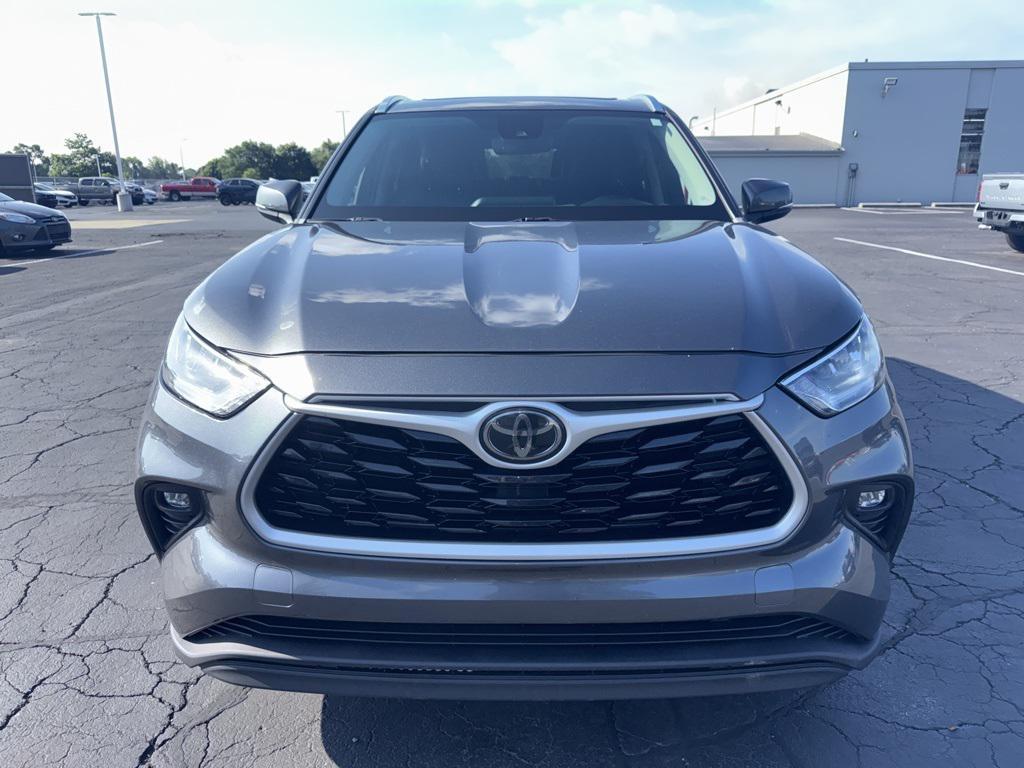 used 2020 Toyota Highlander car, priced at $27,999