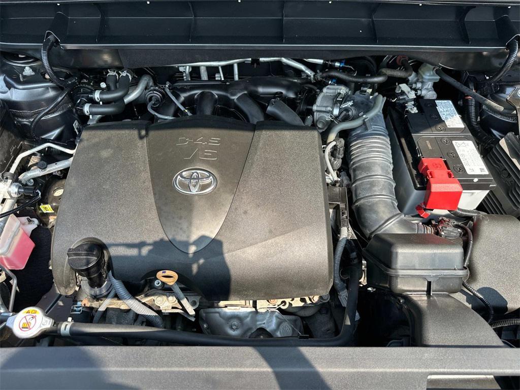used 2020 Toyota Highlander car, priced at $26,200