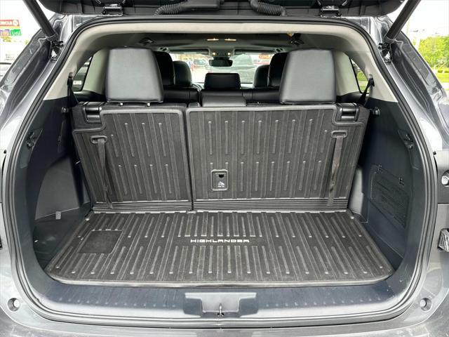 used 2023 Toyota Highlander car, priced at $39,999