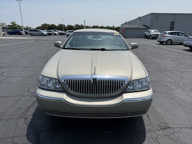 used 2004 Lincoln Town Car car, priced at $5,995