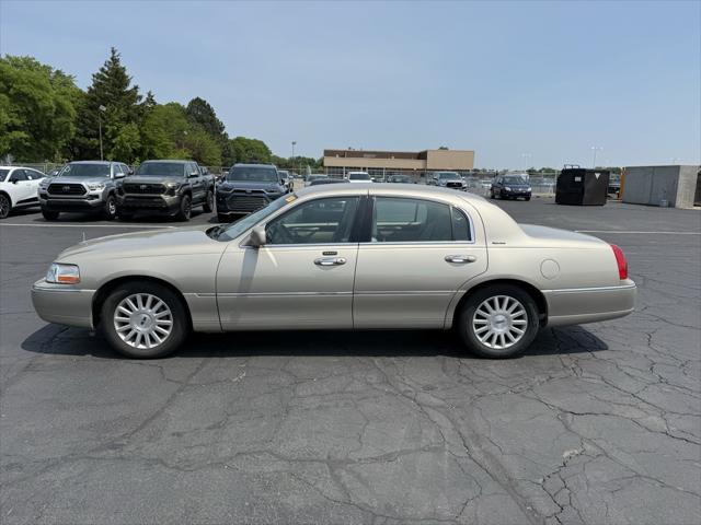 used 2004 Lincoln Town Car car, priced at $5,995