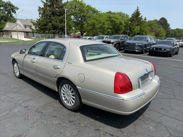 used 2004 Lincoln Town Car car, priced at $5,995