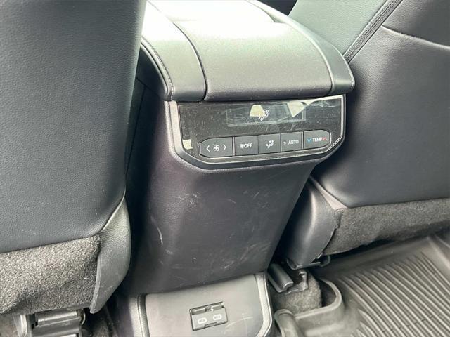 used 2023 Toyota Highlander car, priced at $40,999