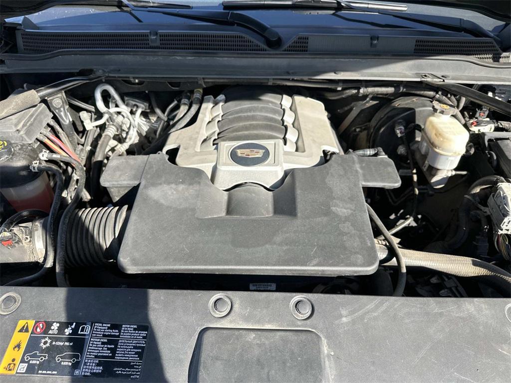 used 2019 Cadillac Escalade ESV car, priced at $25,999