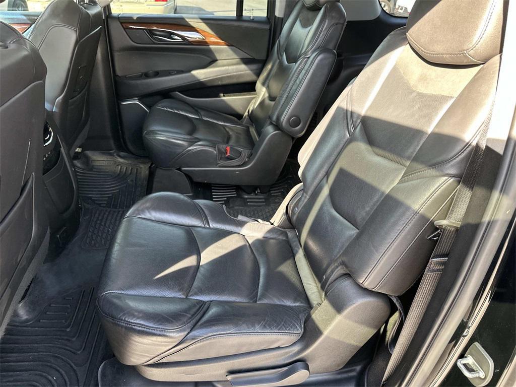 used 2019 Cadillac Escalade ESV car, priced at $25,999