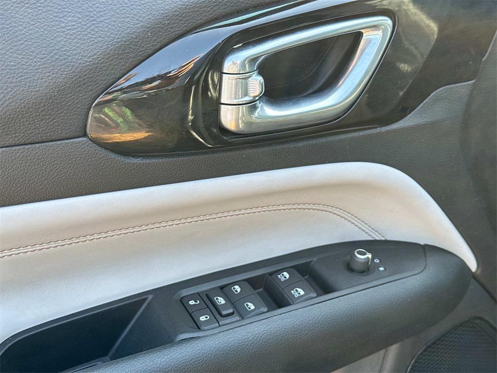 used 2022 Jeep Compass car, priced at $21,250