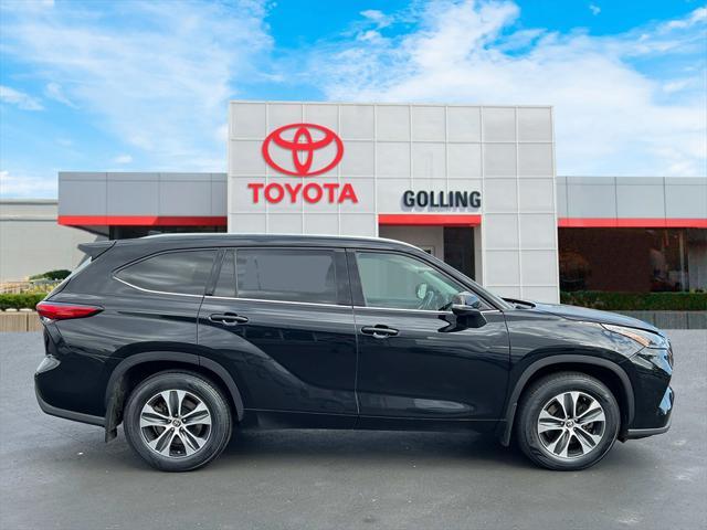 used 2021 Toyota Highlander car, priced at $25,109