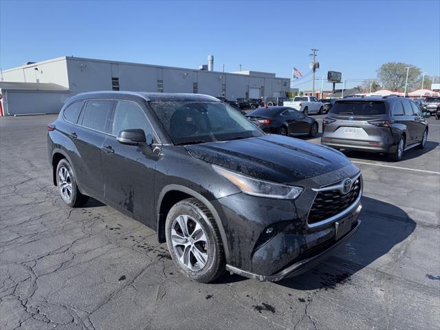 used 2021 Toyota Highlander car, priced at $27,995