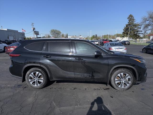 used 2021 Toyota Highlander car, priced at $27,995