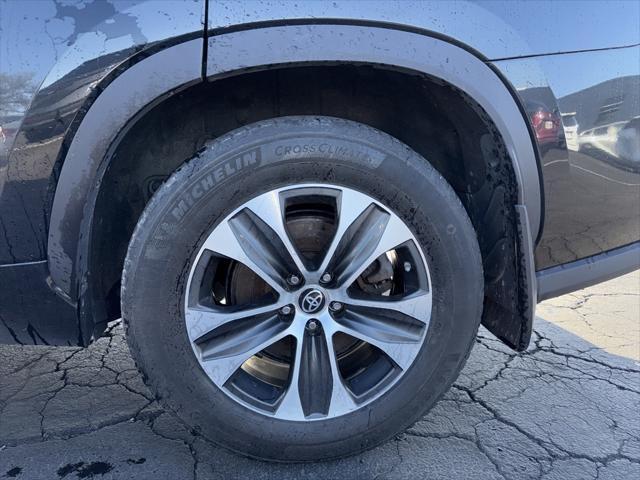 used 2021 Toyota Highlander car, priced at $27,995