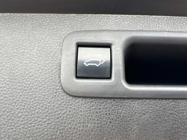 used 2021 Toyota Highlander car, priced at $25,109