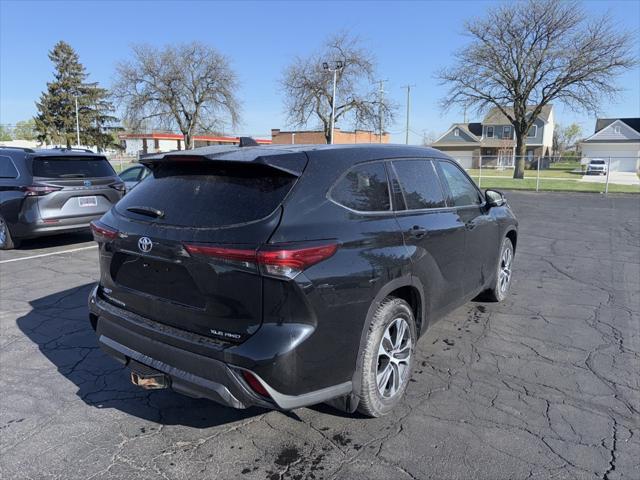 used 2021 Toyota Highlander car, priced at $27,995