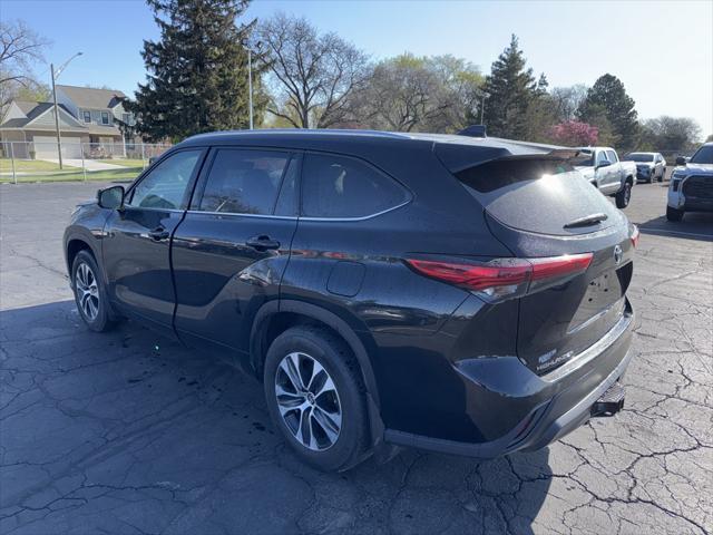 used 2021 Toyota Highlander car, priced at $27,995