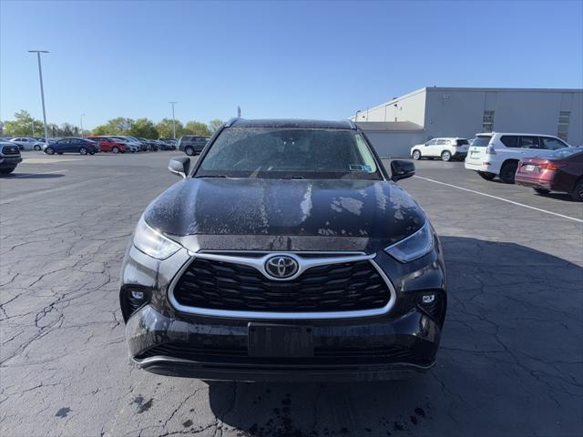 used 2021 Toyota Highlander car, priced at $27,995