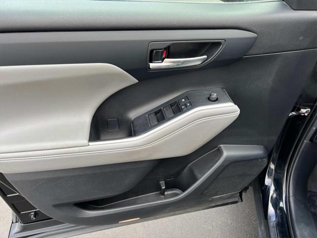 used 2021 Toyota Highlander car, priced at $25,109
