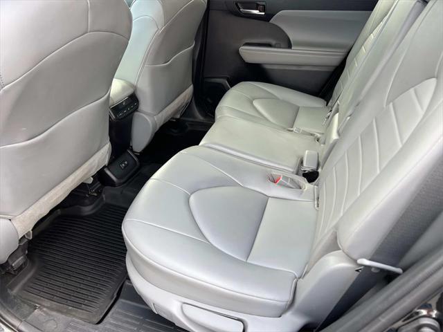 used 2021 Toyota Highlander car, priced at $25,109