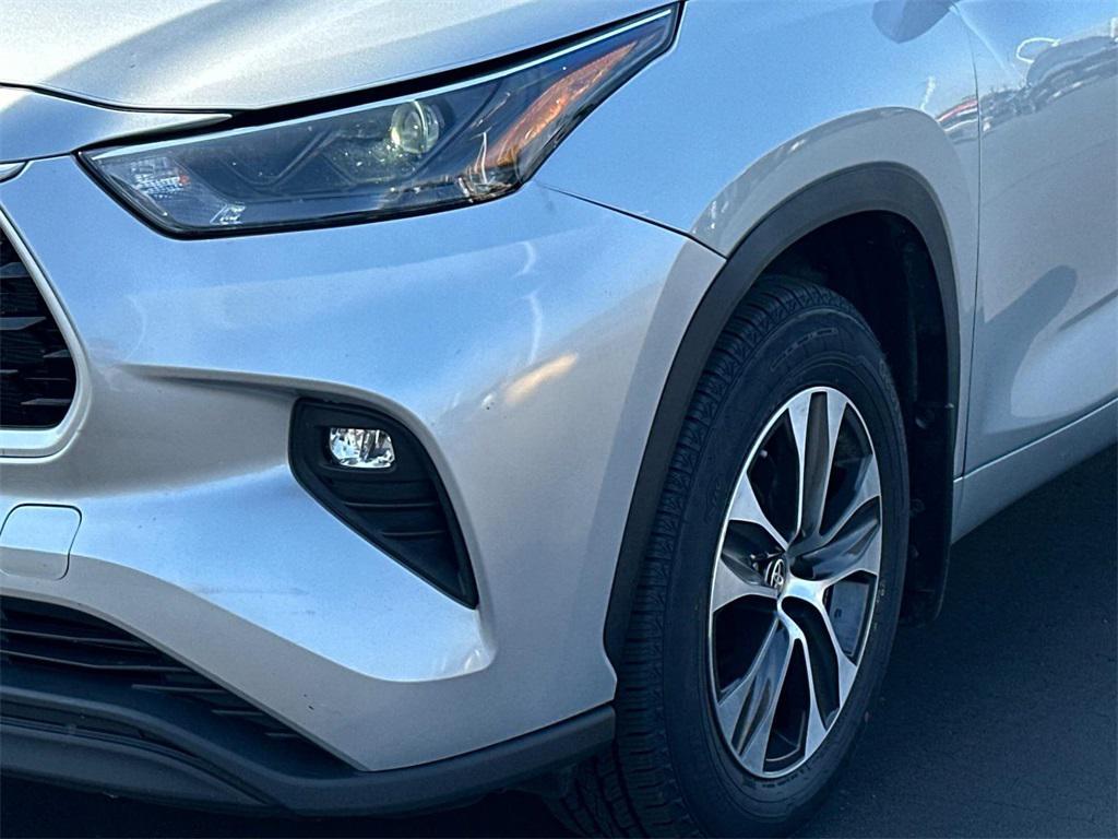 used 2022 Toyota Highlander car, priced at $35,400