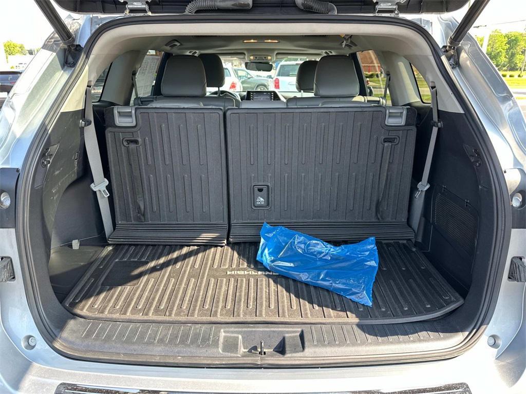 used 2022 Toyota Highlander car, priced at $35,400