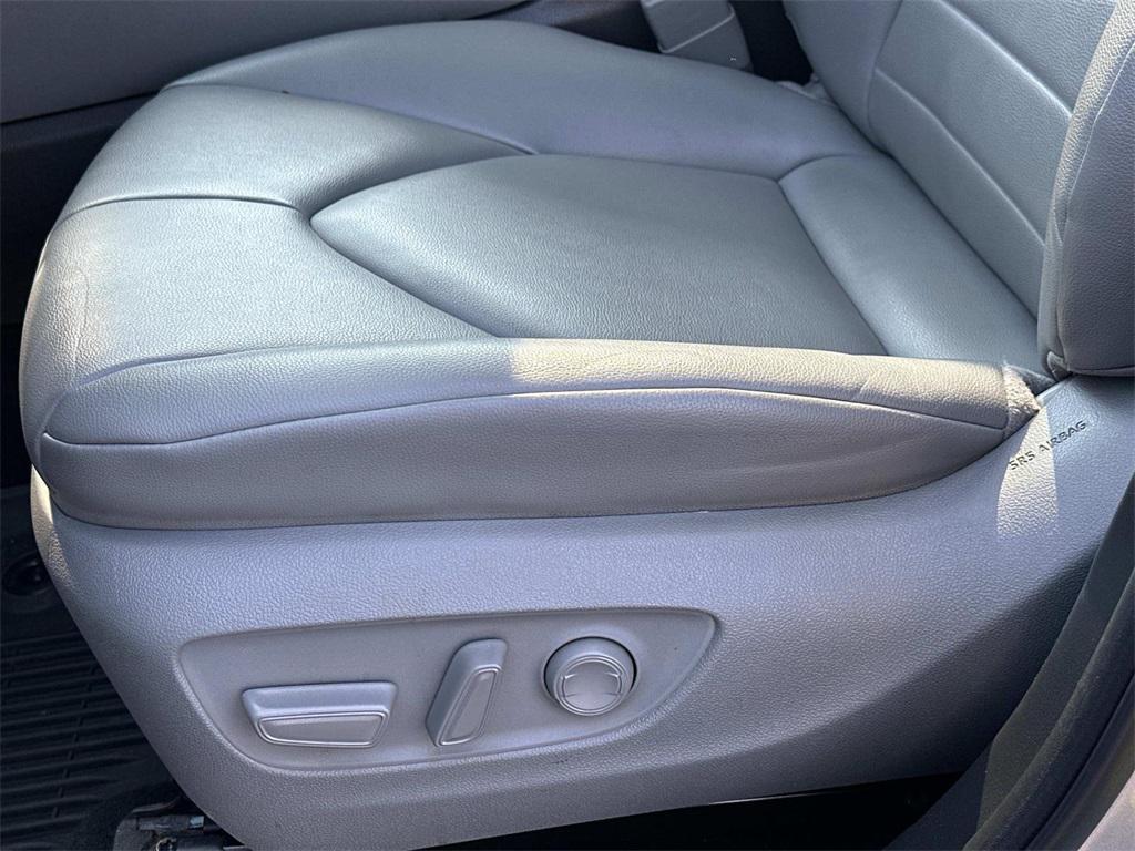 used 2022 Toyota Highlander car, priced at $35,400