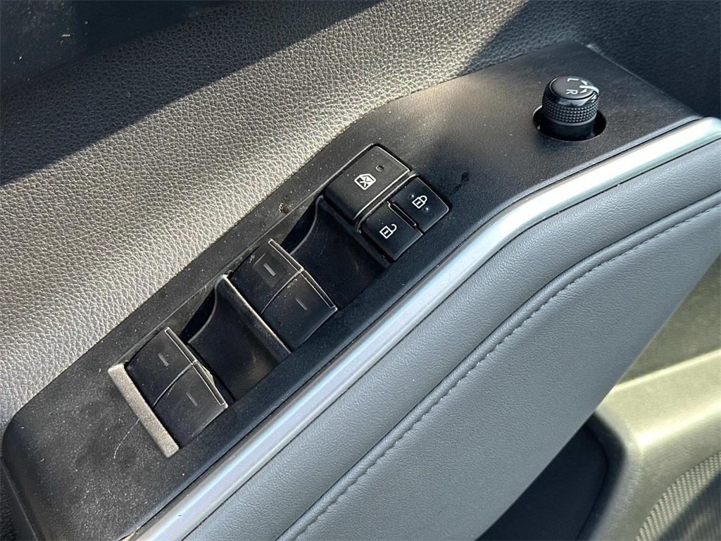 used 2022 Toyota Highlander car, priced at $35,400