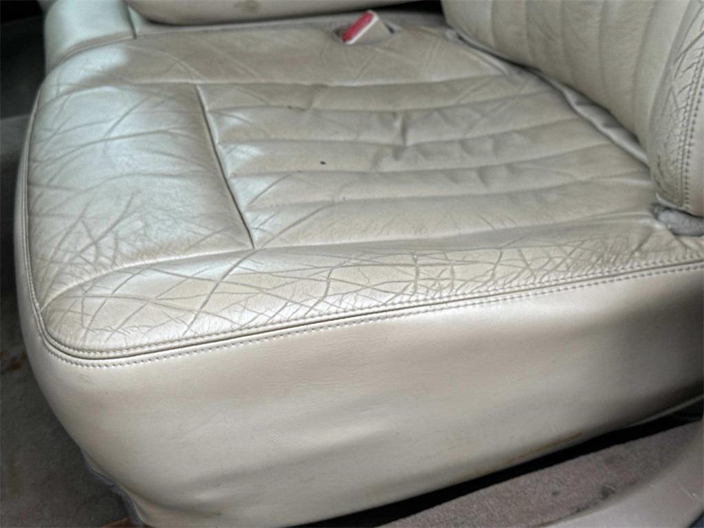 used 2005 Lincoln Town Car car, priced at $2,992