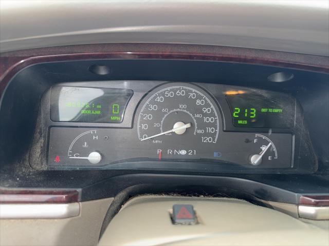 used 2005 Lincoln Town Car car, priced at $4,444