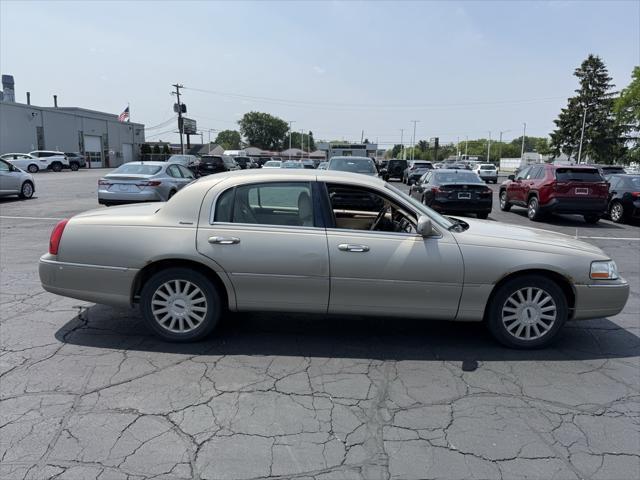 used 2005 Lincoln Town Car car, priced at $4,444