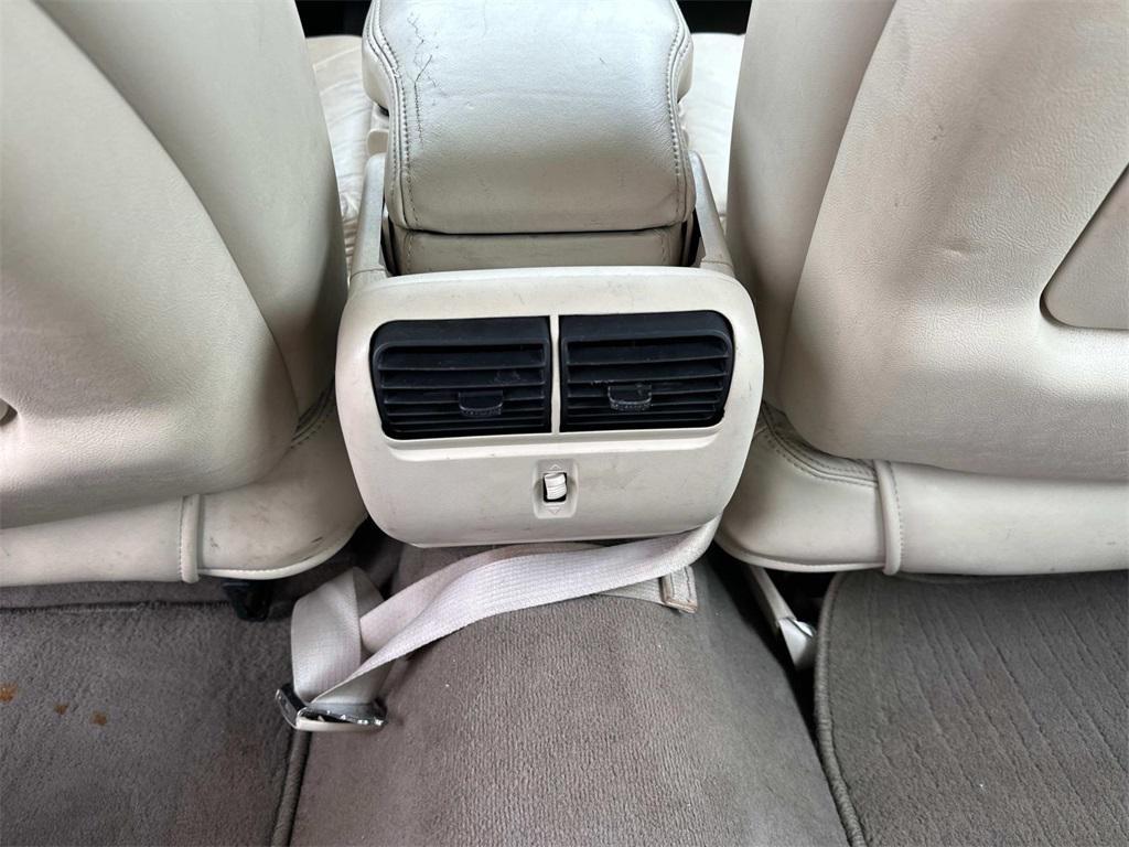 used 2005 Lincoln Town Car car, priced at $2,992