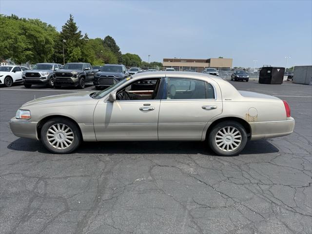 used 2005 Lincoln Town Car car, priced at $4,444