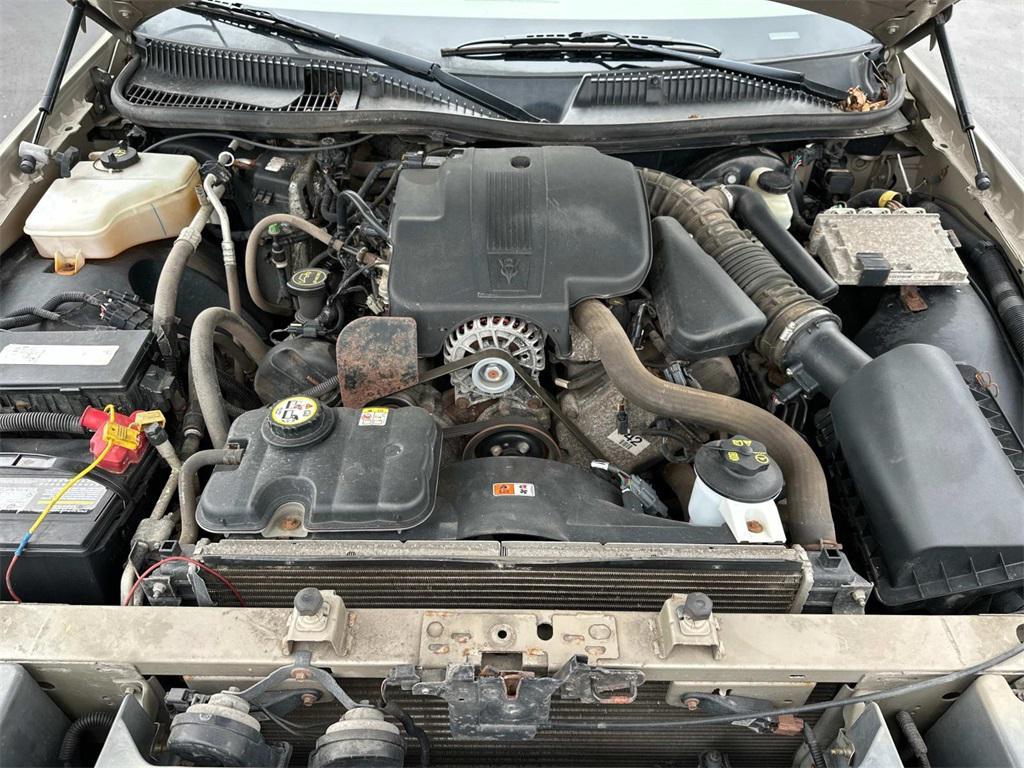 used 2005 Lincoln Town Car car, priced at $2,992